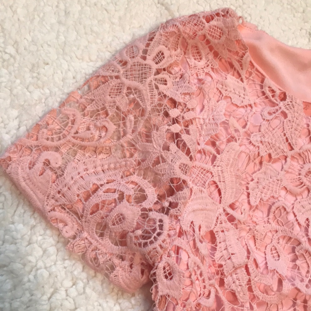 🌷 Lovely Lace Top! - Picture 3 of 5